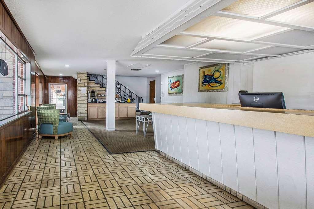 Rodeway Inn & Suites Winter Haven Chain Of Lakes Beltér fotó