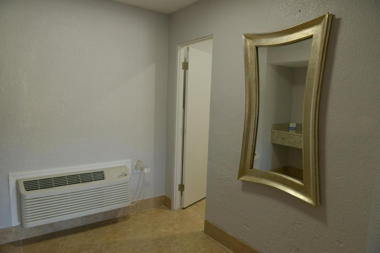 Rodeway Inn & Suites Winter Haven Chain Of Lakes Kültér fotó