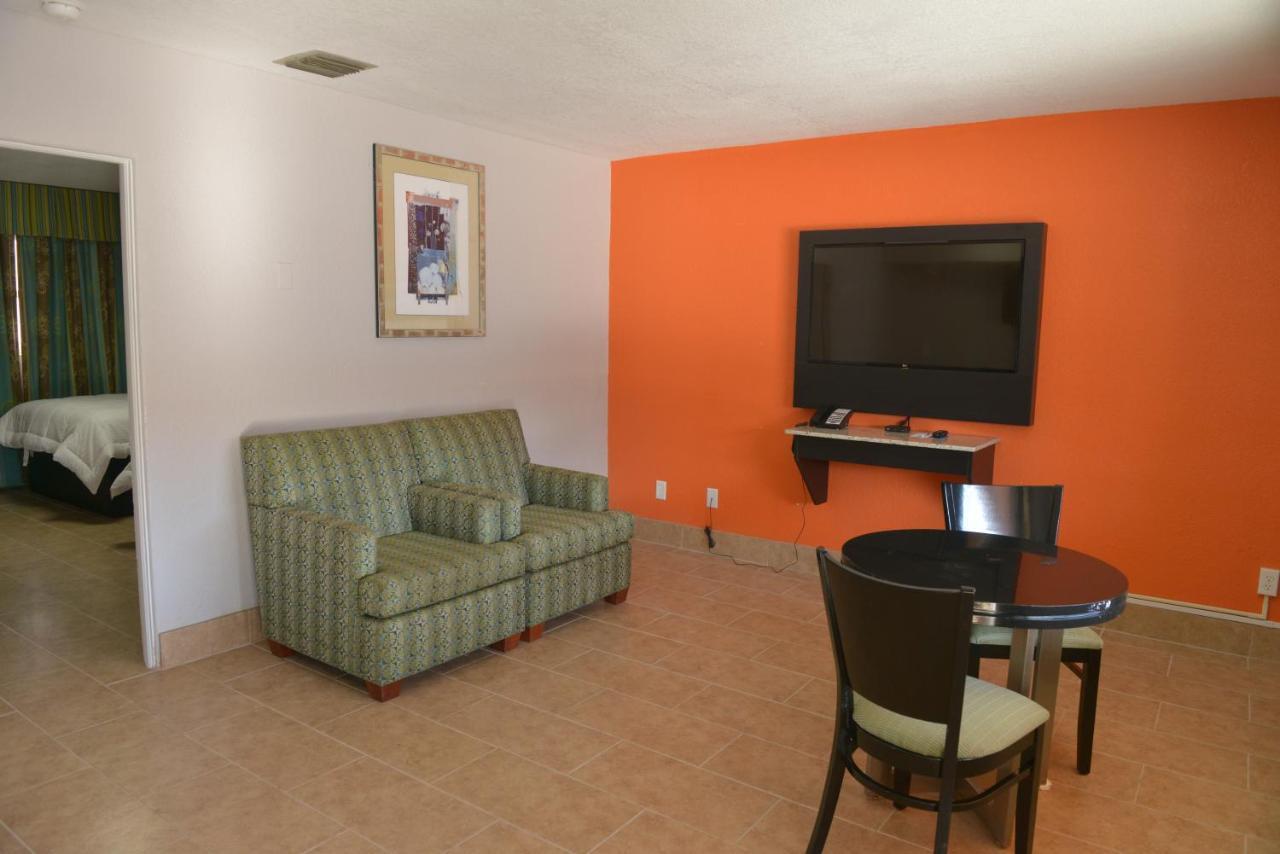Rodeway Inn & Suites Winter Haven Chain Of Lakes Kültér fotó